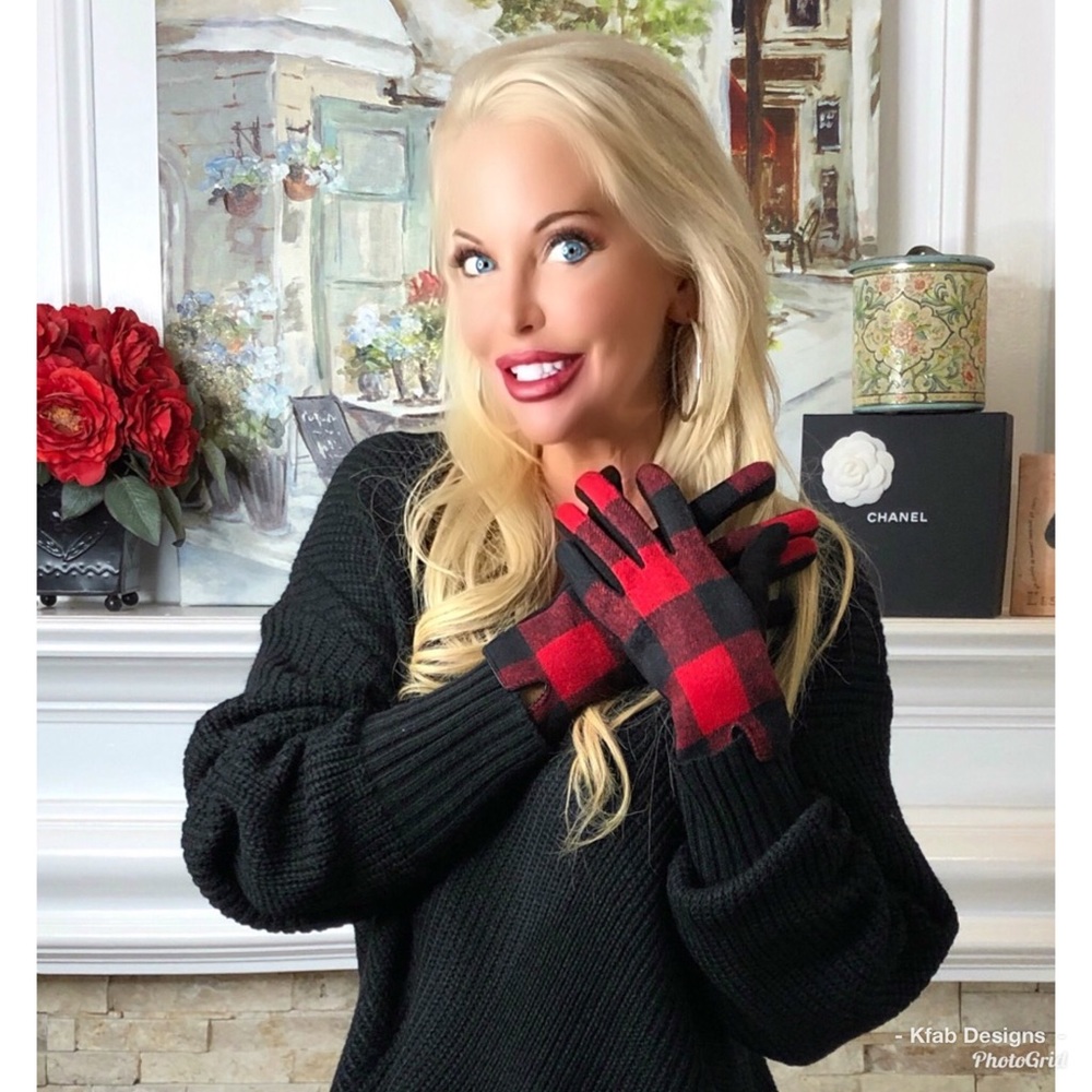 LAST PAIR! Buffalo Plaid Smart Touch Warm Gloves! - Picture 4 of 8